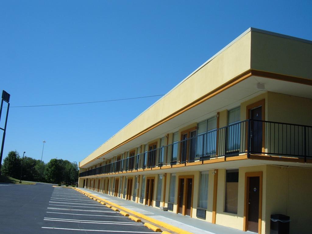 Days Inn By Wyndham Madison Extérieur photo