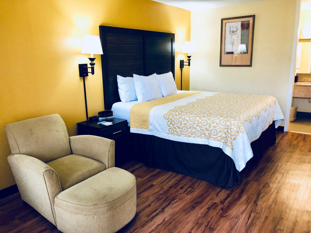 Days Inn By Wyndham Madison Extérieur photo
