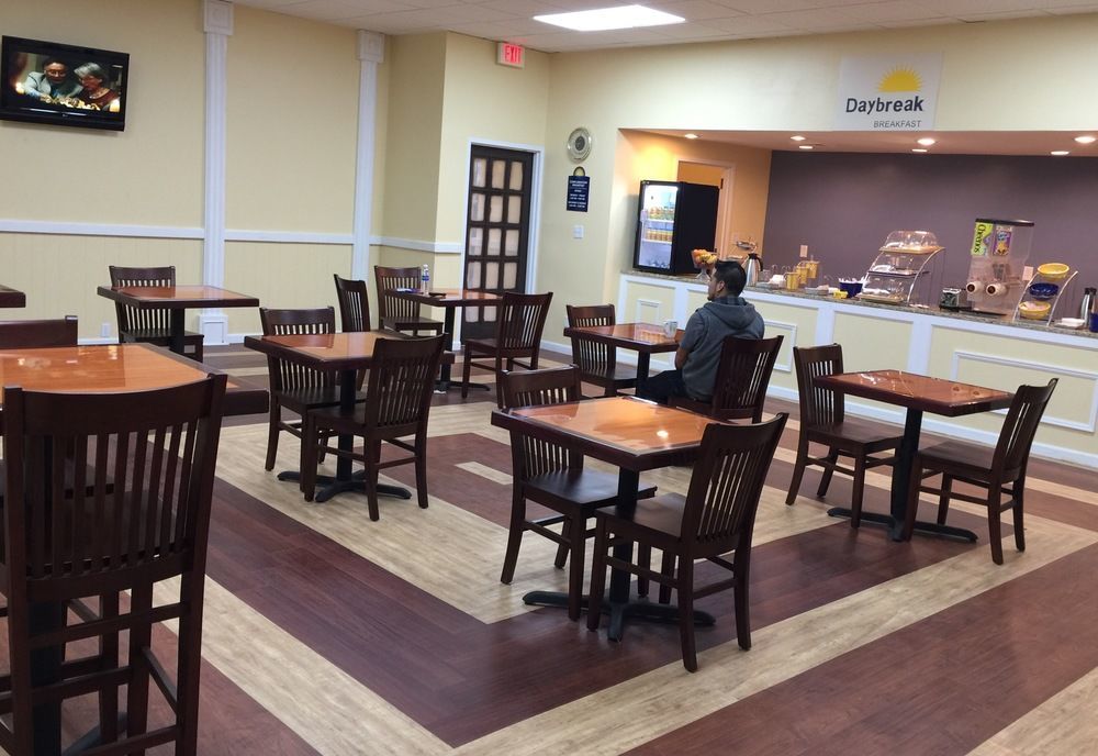 Days Inn By Wyndham Madison Extérieur photo