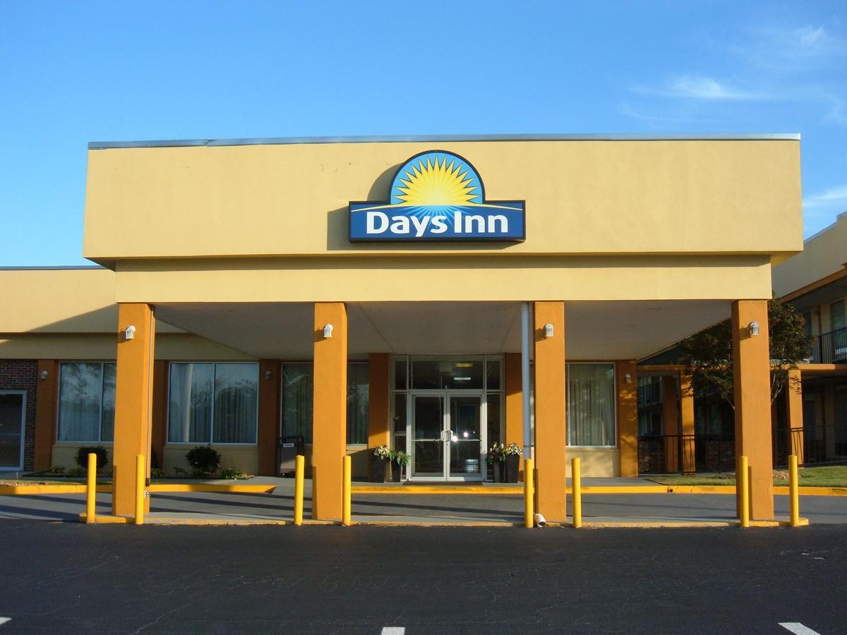 Days Inn By Wyndham Madison Extérieur photo