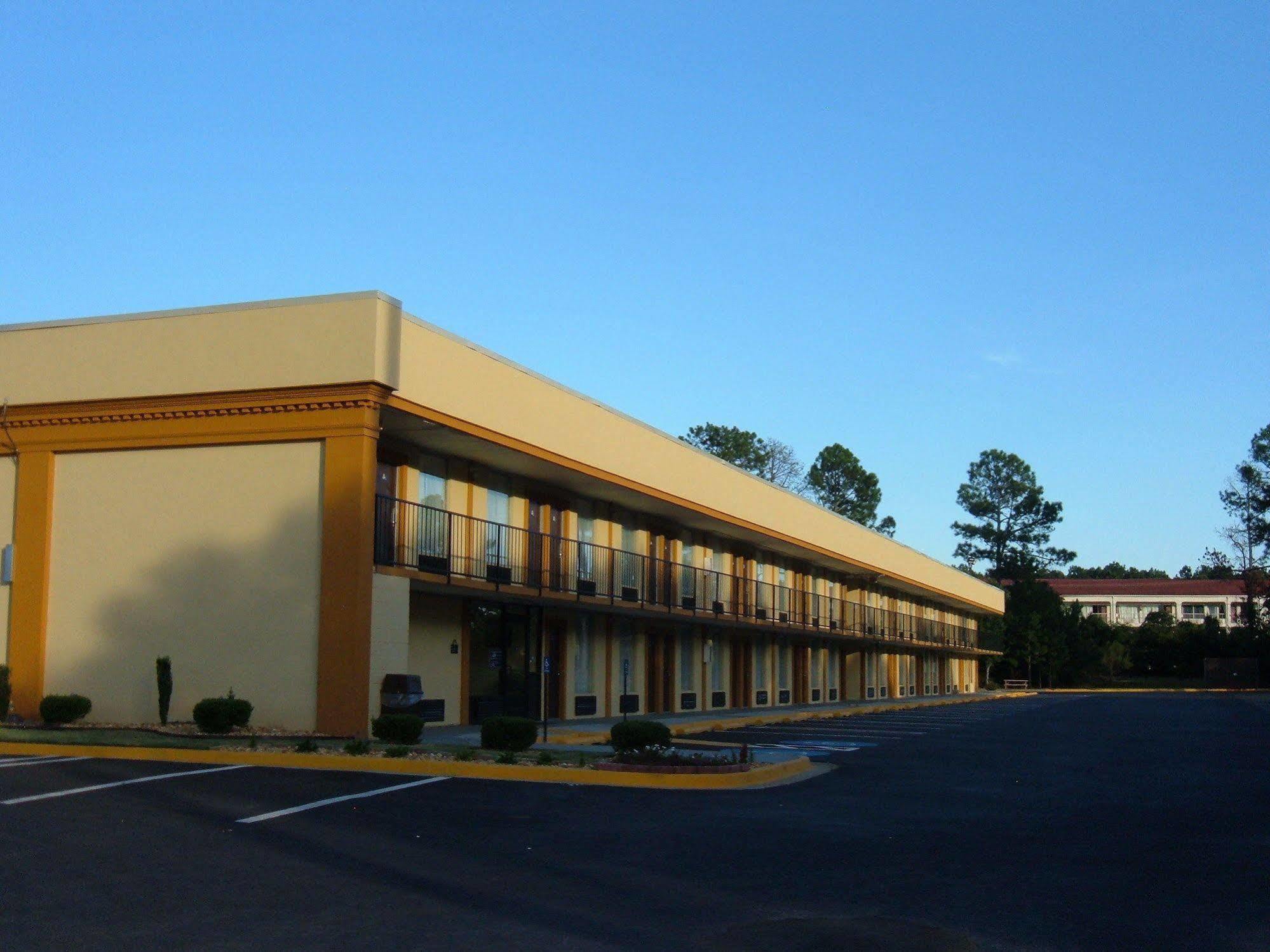Days Inn By Wyndham Madison Extérieur photo