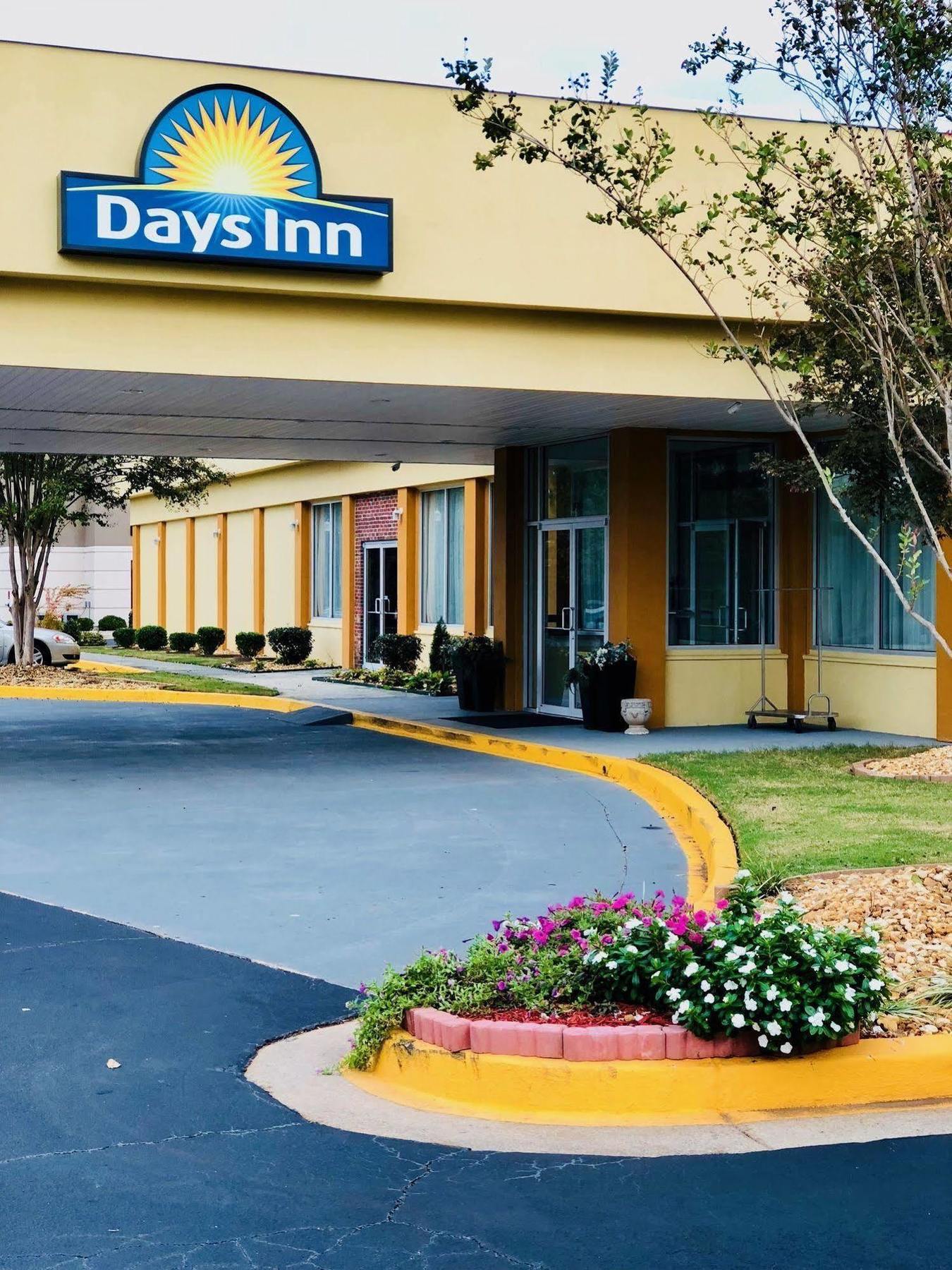 Days Inn By Wyndham Madison Extérieur photo