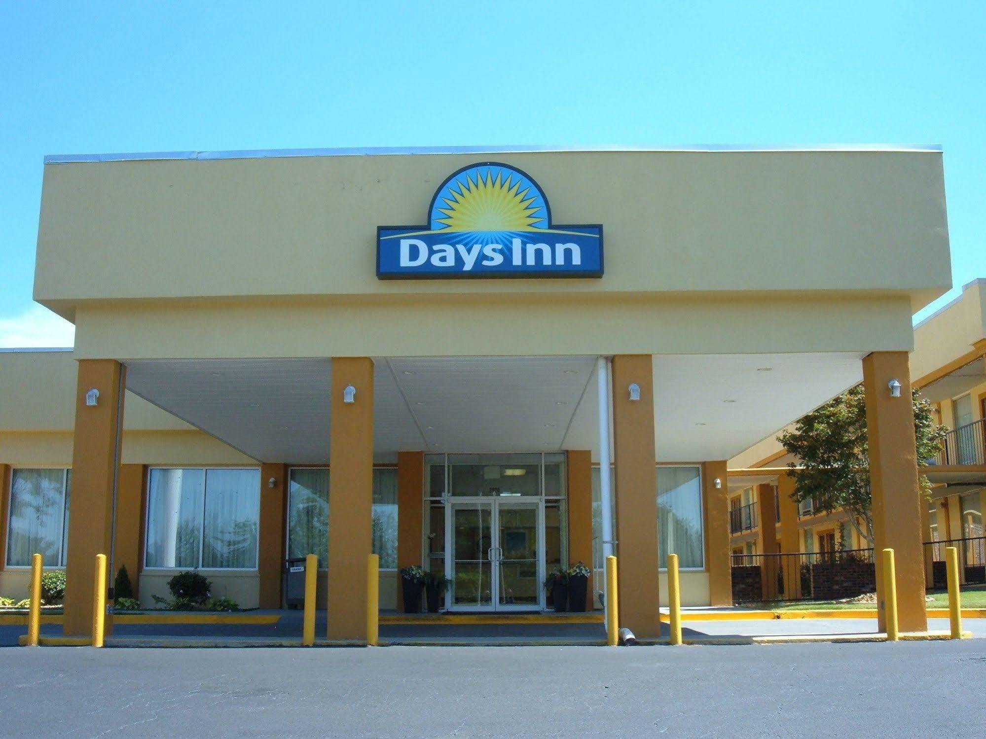 Days Inn By Wyndham Madison Extérieur photo