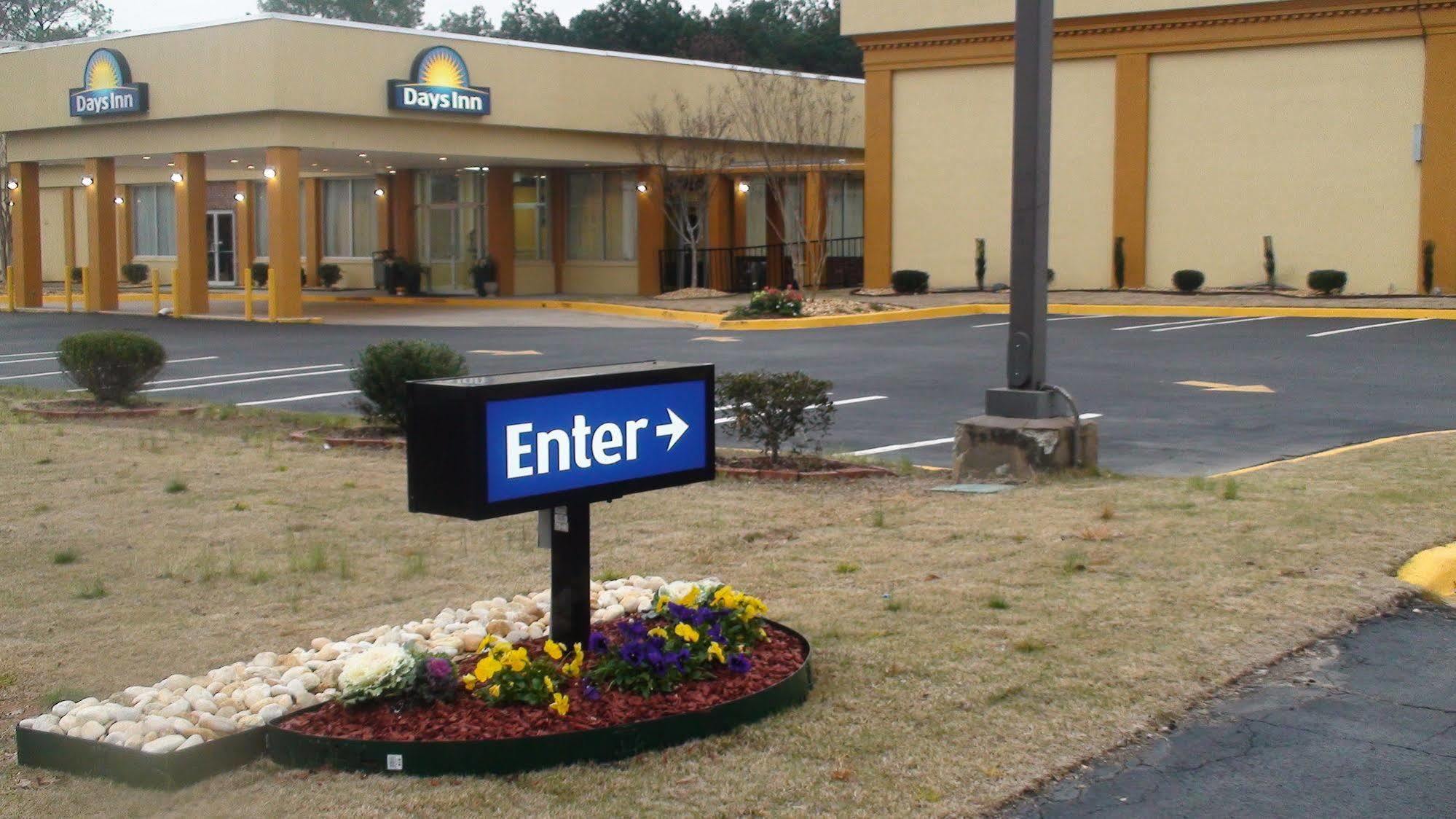Days Inn By Wyndham Madison Extérieur photo