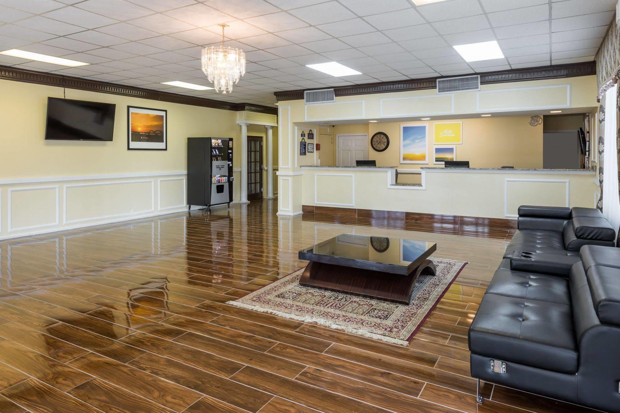 Days Inn By Wyndham Madison Extérieur photo