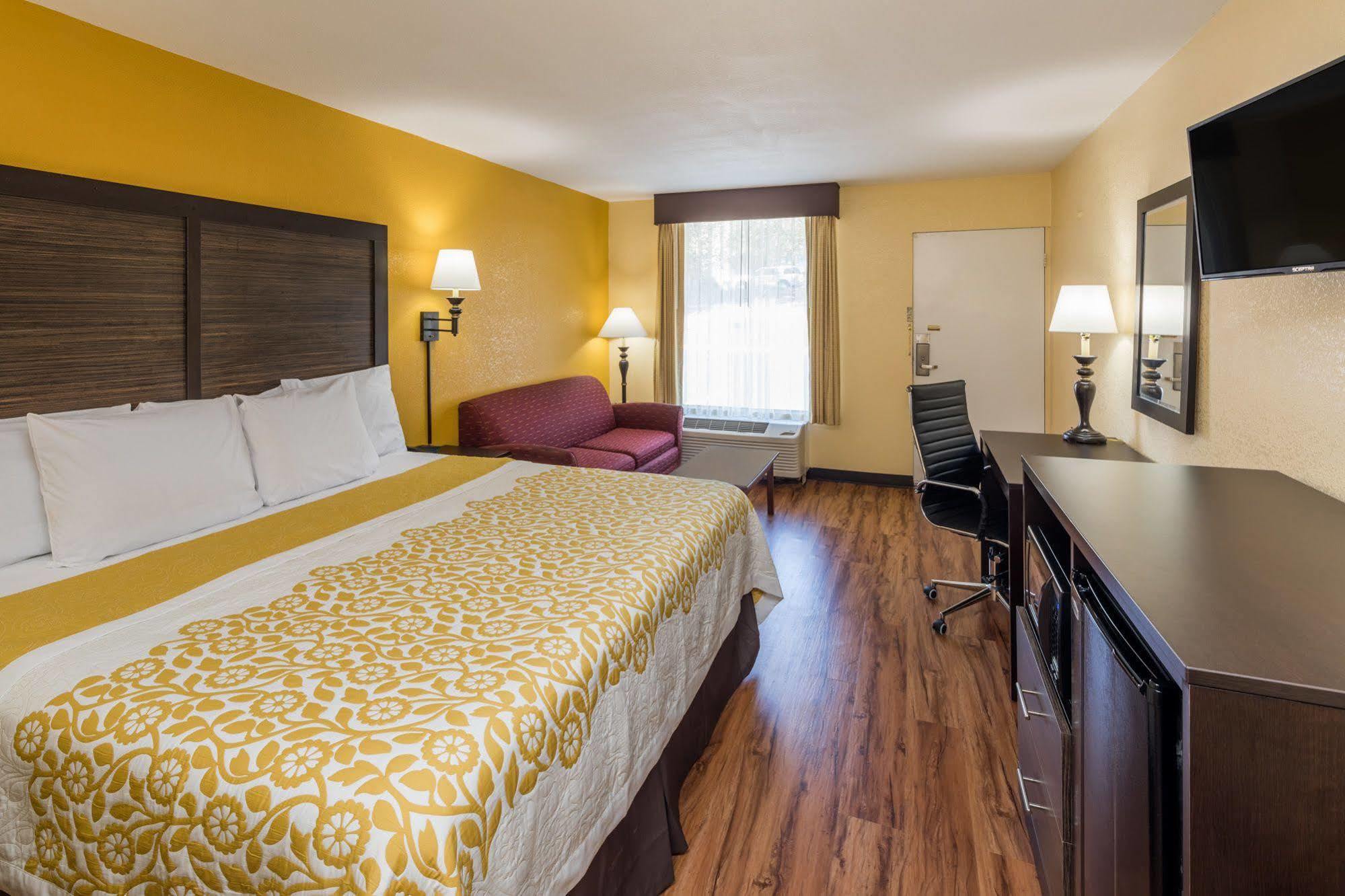 Days Inn By Wyndham Madison Extérieur photo