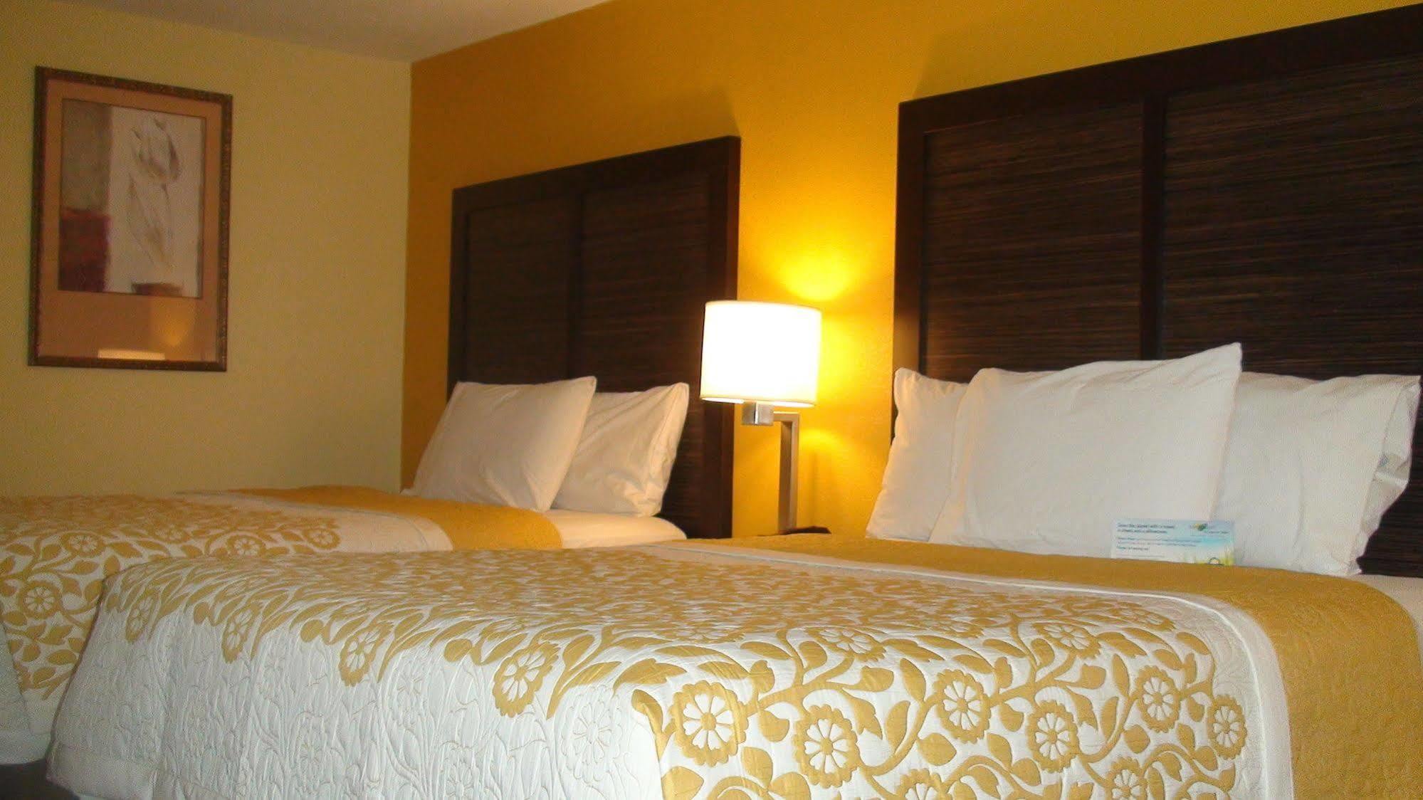 Days Inn By Wyndham Madison Extérieur photo